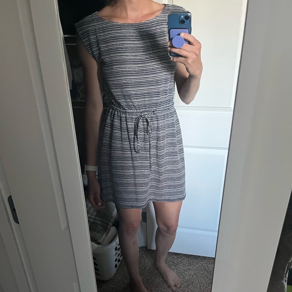 EUC LOFT Summer Striped Blue & Ivory Tie Waist Dress size Medium - Picture 5 of 7